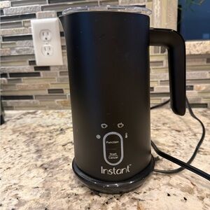 Instant 10MB Milk Frother Black Electric Hot Cold Foam Maker EUC
